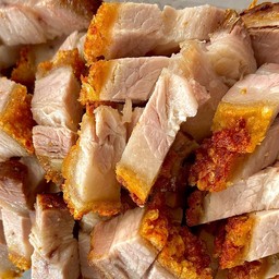 หมูกรอบครึ่งกิโลกรัม