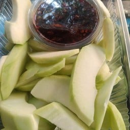มะม่วงเปรี้ยวสับชิ้น+น้ำปลาหวาน