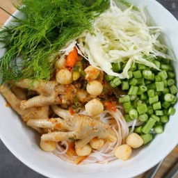 แม่น้ำหวาน ส้มตำ,ขนมจีนน้ำยา