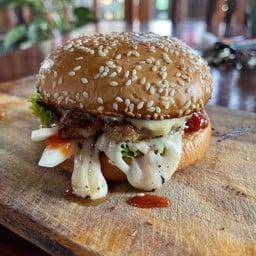 Burger Bear วัดคู่สร้าง