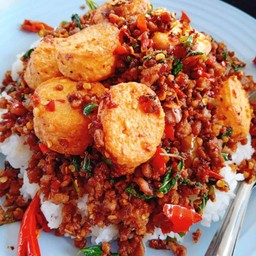 ข้าวกระเพราเต้าหู้หมูสับ