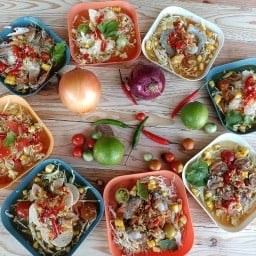 ยำ20บาทโงกุน ตรงข้างวัดคุ้ม (ข้างร้านสมโชค)