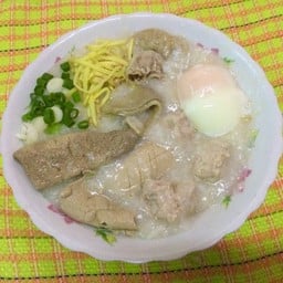 โจ๊กหมู+เครื่องใน ใส่ไข่ (พิเศษ)