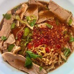 ส่วนตัวชอบรสจัดจ้านเติมพริกน้ำส้มกับพริกป่นอร่อยเหาะมากๆ