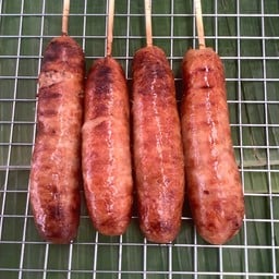 ไส้กรอกยักษ์ มาดามเฮง