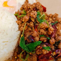 กะเพราหมูสับพริกแห้ง