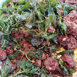 ผัดเผ็ดปลาดุกทอดกรอบ