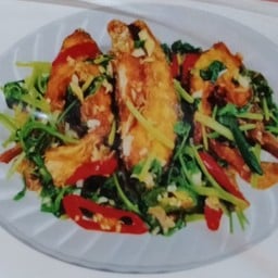 ปลาช่อนทอดผัดขึ้นฉ่าย