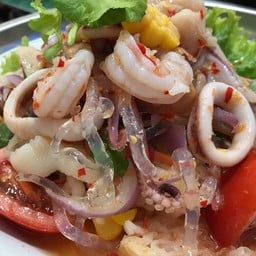 ยำเส้นแก้วรวมมิตรทะเลมีปูม้า