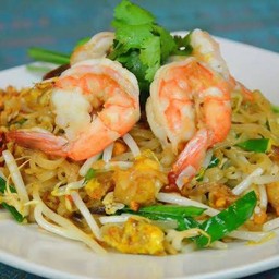 ผัดไทยกุ้งสด ทะเล