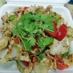 ข้าวหมูผัดพริดไทยดำ