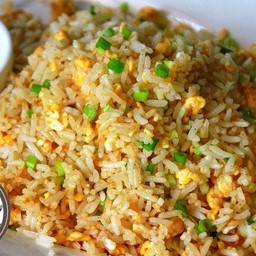 ข้าวผัดไข่ (ไม่มีเนื้อสัตว์มีแต่ไข่2ฟองนะค่ะ)