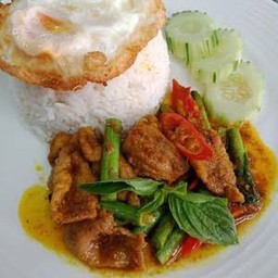 ผัดพริกแกง