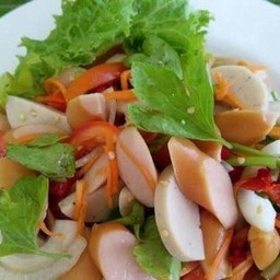 ยำไส้กรอก