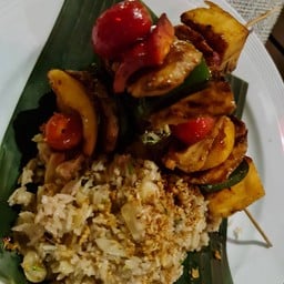 ข้าวกระเทียม BBQ chicken