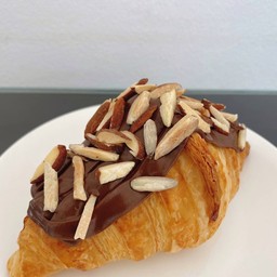 ครัวซองต์นูเทลล่าอัลมอนด์