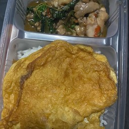 ข้าวผัดกระเพราไก่+ไข่เจียว