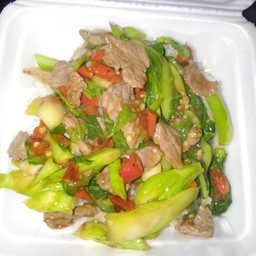 ข้าวราดคะน้าเนืั้อชิ้น