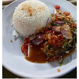 ร้านชายสี่หมี่เกี๊ยว+อาหารตามสั่งหน้า AEC