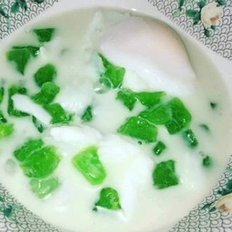 บัวลอยแก้วแป้งกรอบไข่หวาน