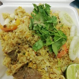 ข้าวผัดผงกระหรี่กุ้ง