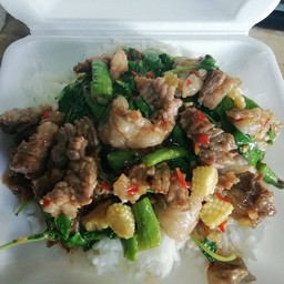 ข้าวกระเพราหมูชิ้น