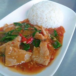 ข้าวกระเพราหมูนุ่ม