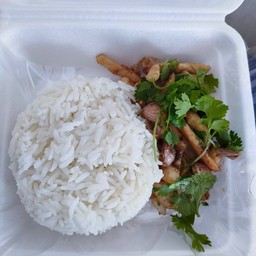 ข้าวไก่ผัดกระเทียม