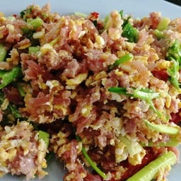 แหนมผัดไข่