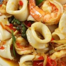 ผัดฉ่าทะเล ราดข้าว