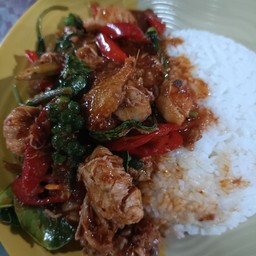 ผัดเผ็ดซั่วไก่ราดข้าว