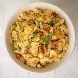 ข้าวราดไข่คั่วพริกเกลือ