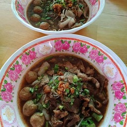 บังมีนเตี๋ยวเรือชามยักษ์