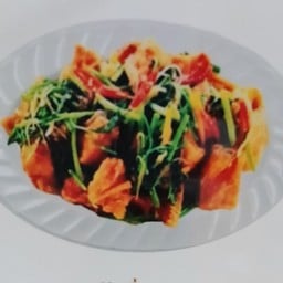 ปลากระพงทอดผัดขึ้นฉ่าย