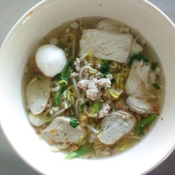 หยก ก๋วยเตี๋ยวต้มยำสูตรโบราณ