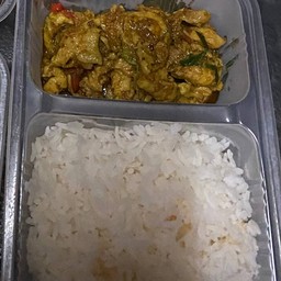ข้าว+ผัดคั่วกลิ่งไก่