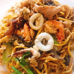 ผัดซีอิ๊วหมูเส้นหมี่เหลือง