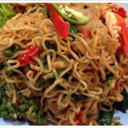 มาม่าผัดขี้เมาหมูหมัก