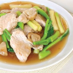 ราดหน้าไก่หมัก