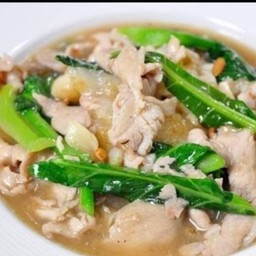 ราดหน้าหมูหมัก