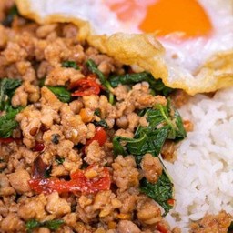 กะเพราหมูสับไข่ดาว