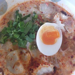 เส้นใหญ่ต้มยำน้ำข้นรวมมิตร