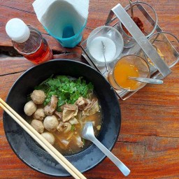 ตั้ง ตัว หยู่ ถ.สุริยกานต์ (หมอกวน) ต.ในเมือง อ.เมือง จ.สุรินทร์ 32000