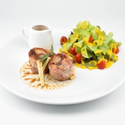 สเต็กหมูเบคอนซอสกระวาน