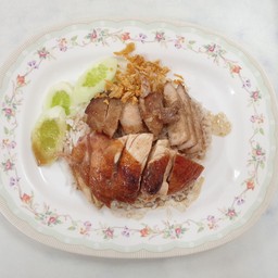 ข้าวไก่อบ+หมูทอดกระเทียม
