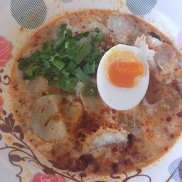 หมี่ขาวต้มยำน้ำข้นรวมใส่ไข่