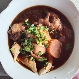 แสงตะวัน ก๋วยเตี๋ยวไก่มะระ ที่ว่าการอำเภอเมืองสุรินทร์