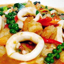 ผัดฉ่าทะเล (กับข้าว)