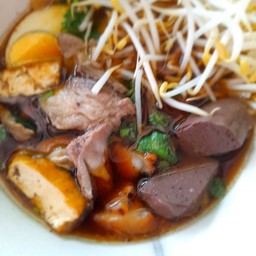 ก๋วยเตี๋ยวตุ๋นป้าอุ๋ย
