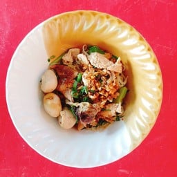 ก๋วยเตี๋ยวเรือนายทันตลาดลุงออม